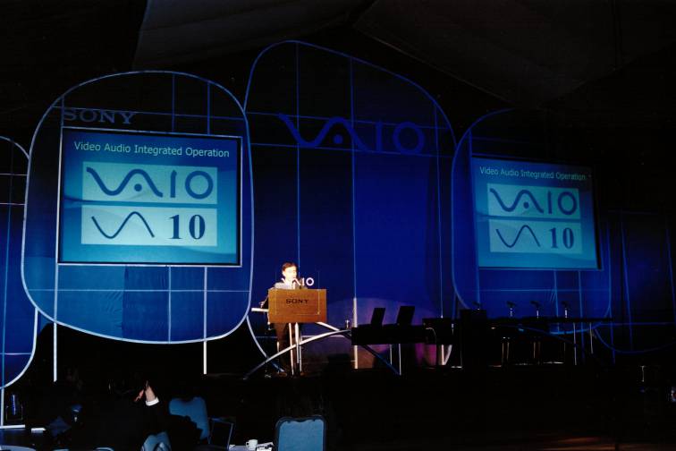 Sony, Salón Tattersall, 2001